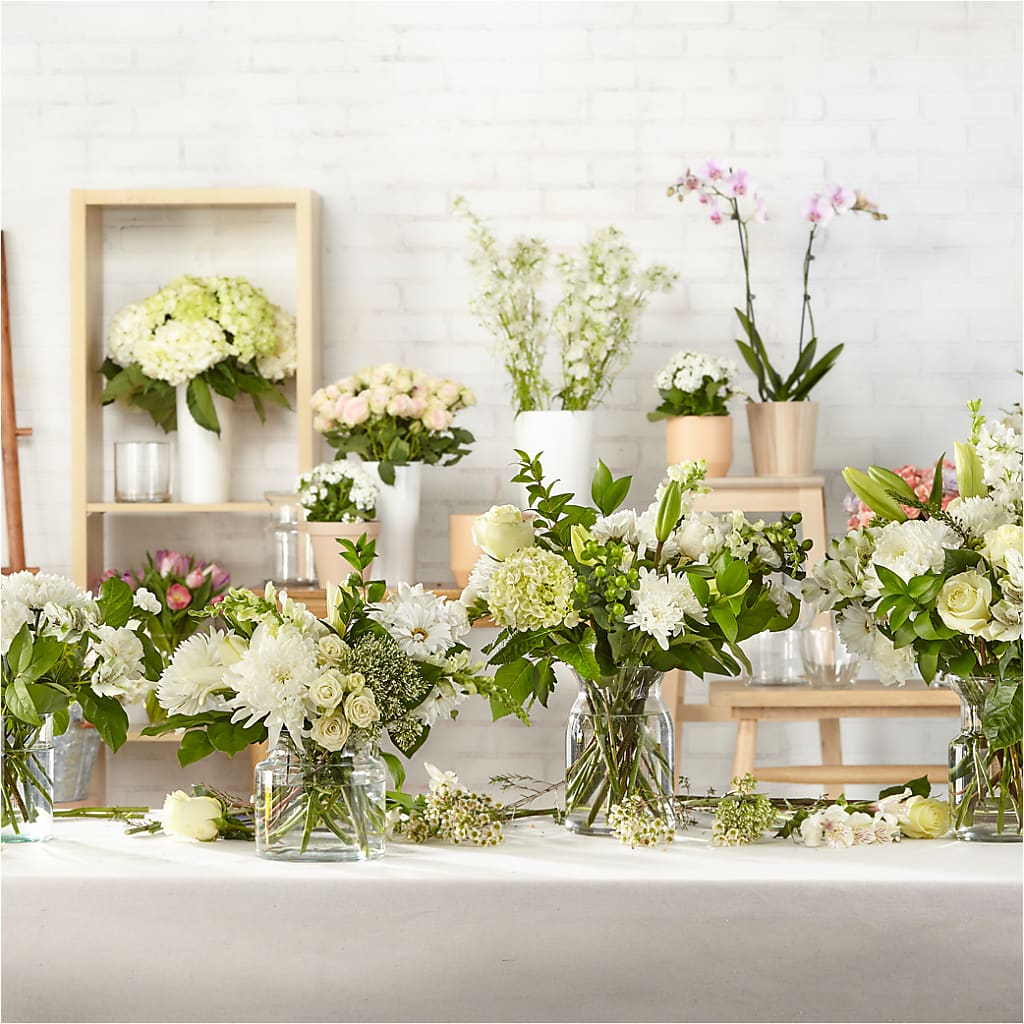 Classic Ivory – A Florist Original – Honey Bee Blooms San Marcos, San Marcos CA