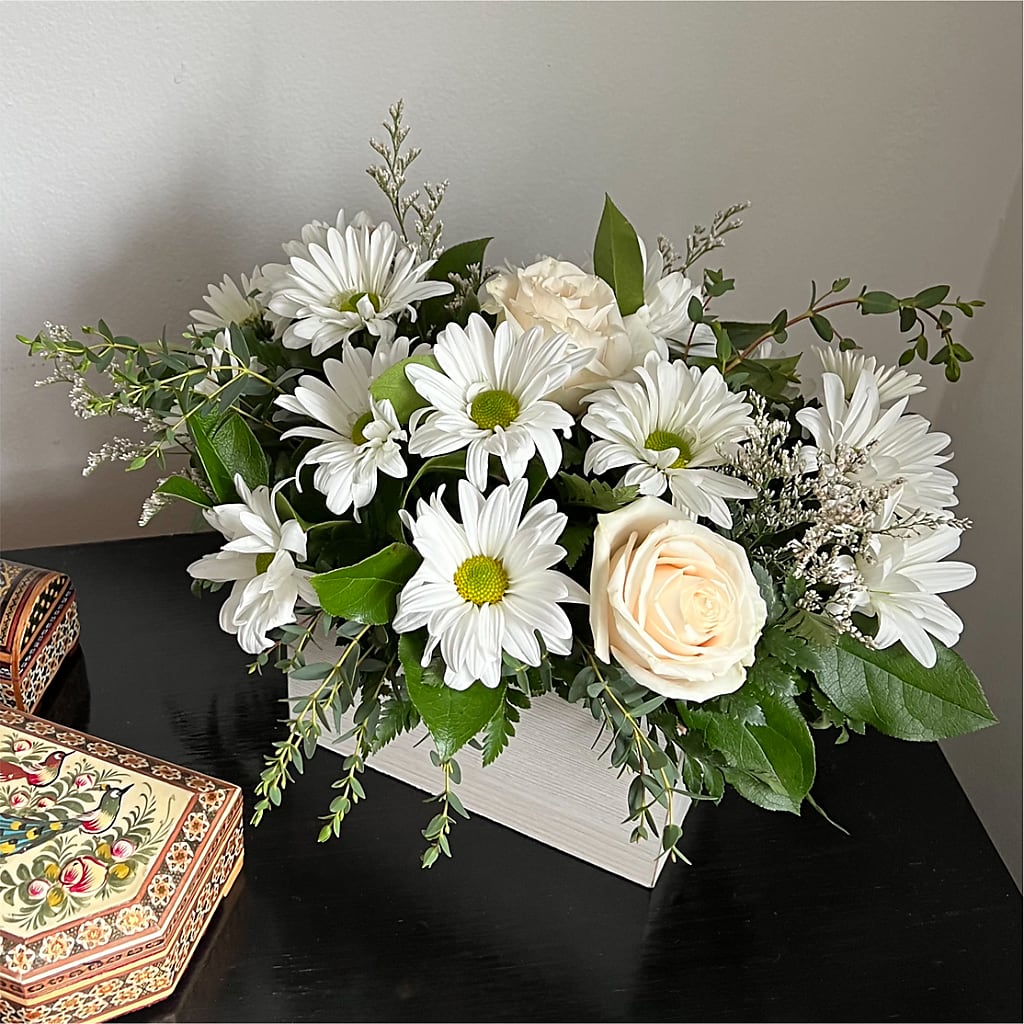 Fresh Linen Box Bouquet –  Honey Bee Blooms San Marcos, San Marcos CA