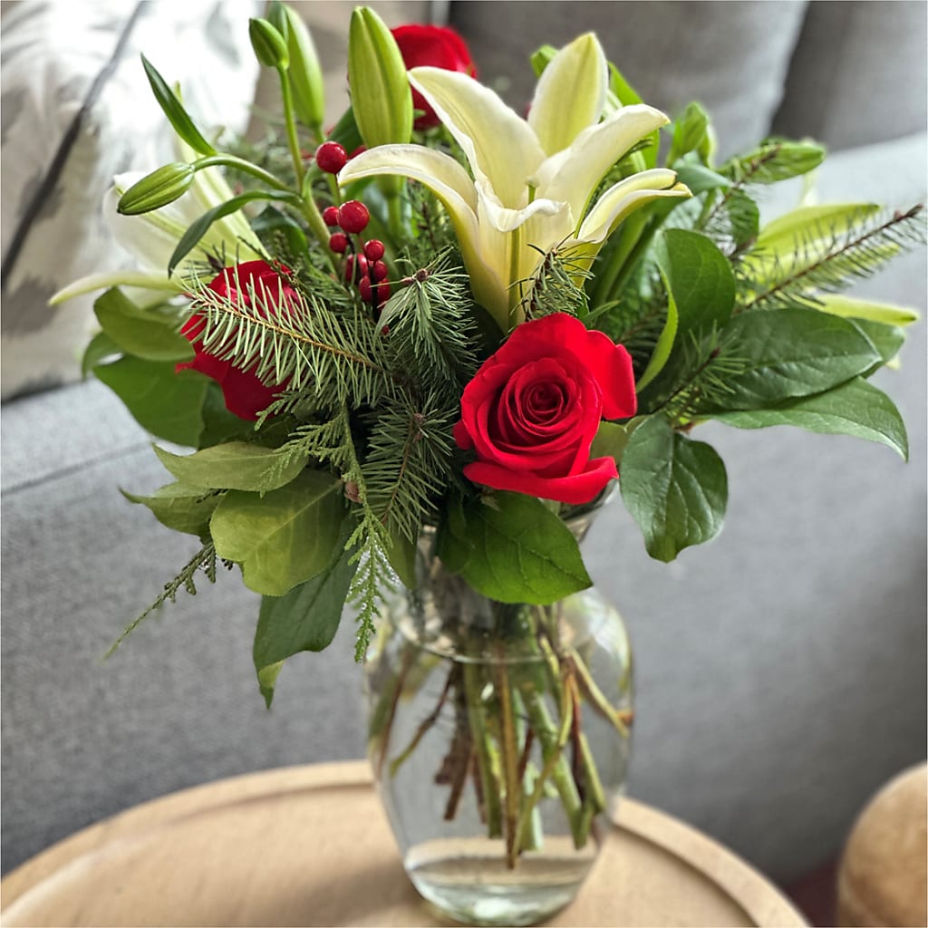 Sparkling Snowflakes Bouquet –  Honey Bee Blooms San Marcos, San Marcos CA